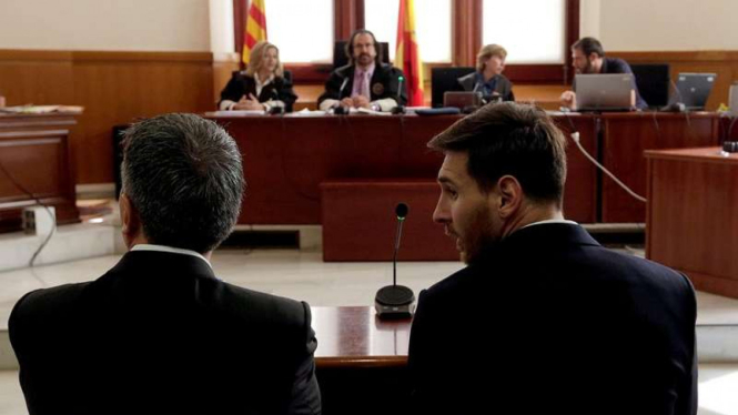 Lionel Messi dan Sang Ayah, saat persidangan kasus penggelapan pajak