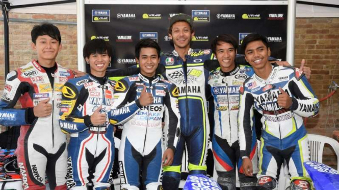 Pembalap muda Indonesia dan Valentino Rossi