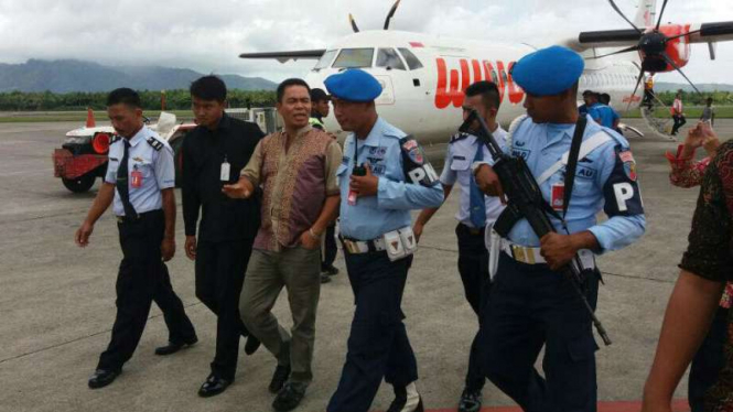 Umar Ohoitenan diturunkan dari pesawat Wings Air karena bikin onar
