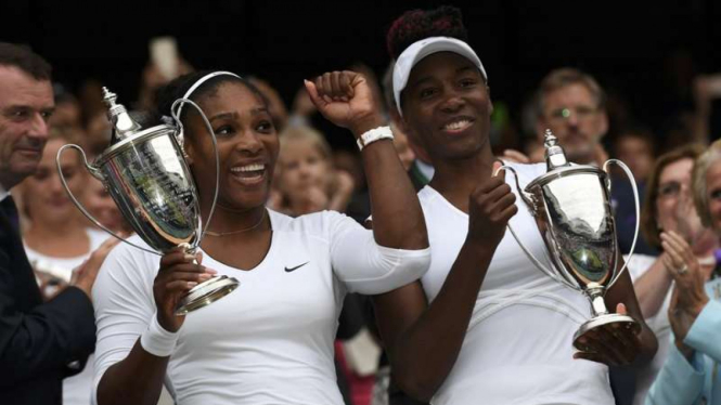 Pasangan petenis Amerika Serikat, Serena dan Venus Williams