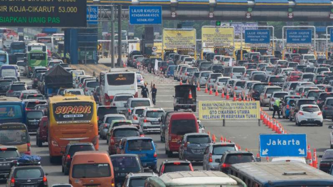 Ilustrasi macet di Tol.