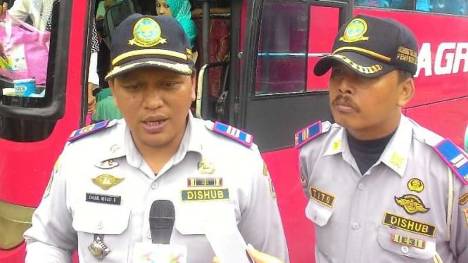 Kepala Terminal Kampung Rambutan  Emiral August Dwinanto