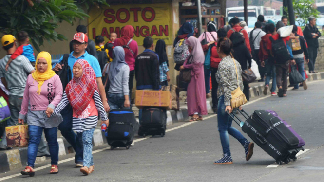 Puncak Arus Balik Lebaran di Terminal Kampung Rambutan