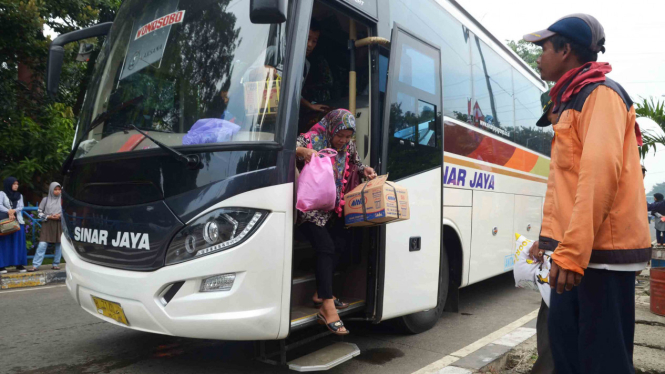 Puncak Arus Balik Lebaran di Terminal Kampung Rambutan