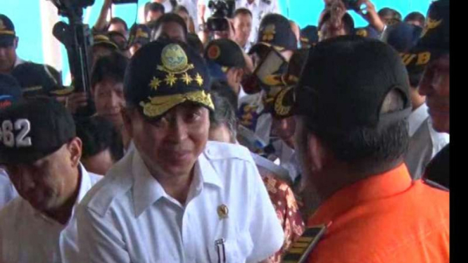 Menteri Perhubungan Ignasius Jonan meninjau arus balik di Pelabuhan Bakauheni, Minggu, 10 Juli 2016.