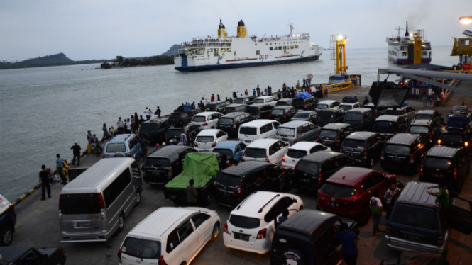 Dermaga Pelabuhan Bakauheni .