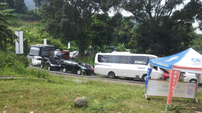 Macet jalan Trans Sulawesi