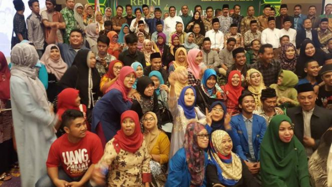Imam Besar Masjid Istiqlal Nasaruddin Umar Berfoto Bersama Kader dan Alumni PMII (Dok. Pribadi)