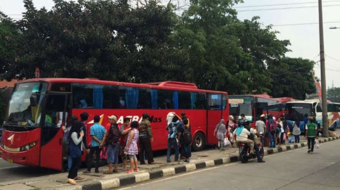 SUASANA ARUS BALIK LEBARAN DI Terminal Kampung Rambutan, Jakarta. (11/07/16)