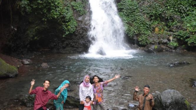 Segarnya Air Terjun Sekar Langit Di Magelang Viva