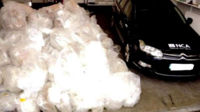 Kokain seberat 3,2 ton dikumpulkan aparat NCA di Skotlandia, Inggris Raya.