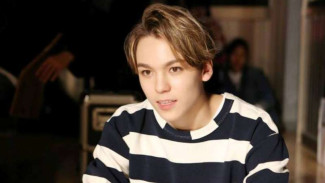 Mirip Leonardo DiCaprio, Personel Boyband Korea Jadi Viral