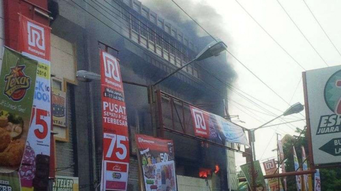 Kebakaran pasar di Medan, Sumut.