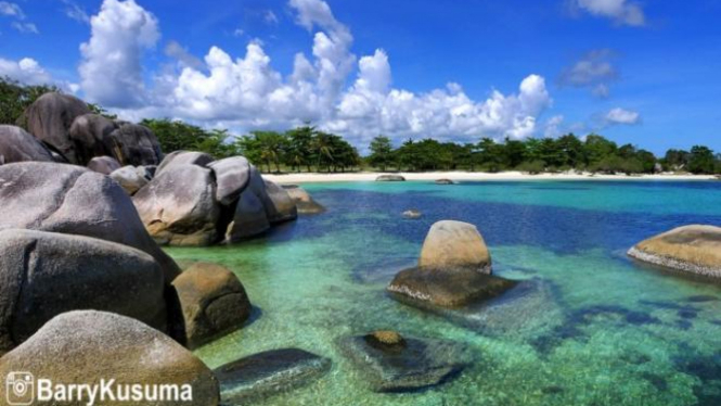 Pantai Tanjung Tinggi, Belitung.