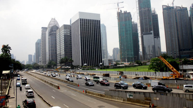 Suasana di jalanan Jakarta.