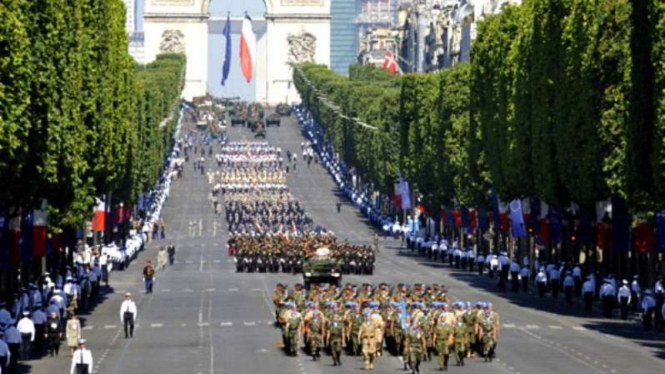 Perayaan Hari Nasional Prancis di Ibu kota Paris.