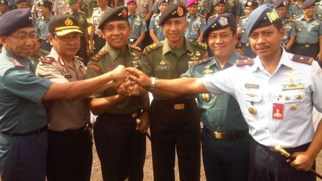 Pangdam baru Brawijaya, Mayjen TNI I Made Sukadana (tiga dari kiri)