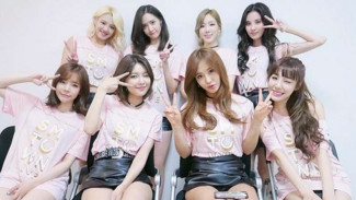 Personel Girlband SNSD Adu Foto Bertiga