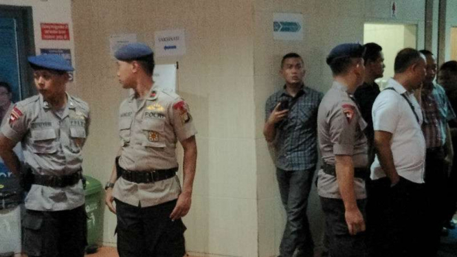 Polisi berjaga di RS Harapan Bunda Jakarta