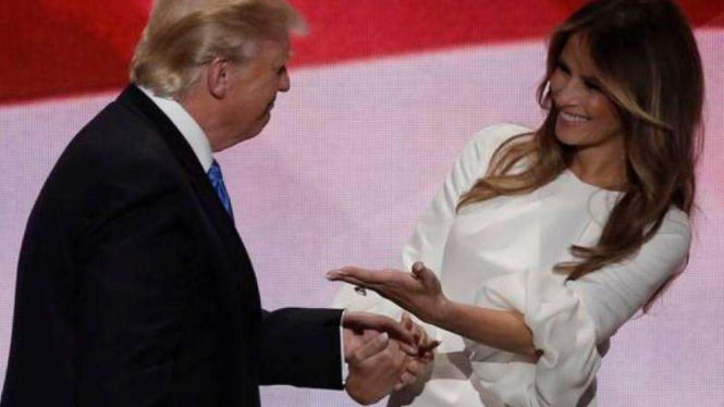  Donald Trump dan istrinya, Melania Trump.