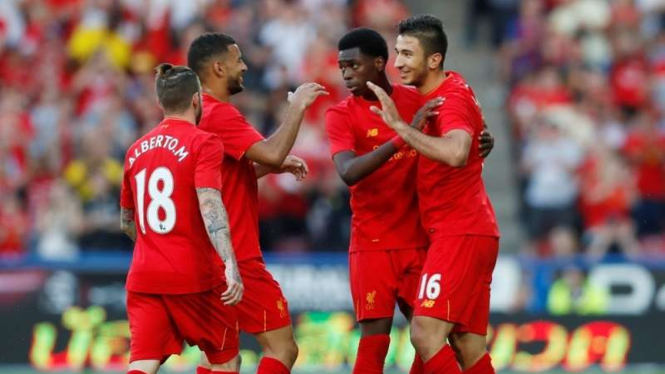 Pemain Liverpool rayakan gol Marko Grujic