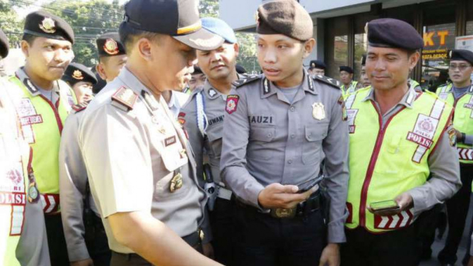 Kapolresta Depok, Komisaris Besar Harry Kurniawan, melakukan razia game Pokemon 