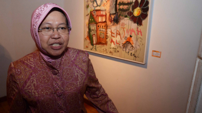 Risma Buka Pameran Lukisan Anak Binaan Dinsos Surabaya