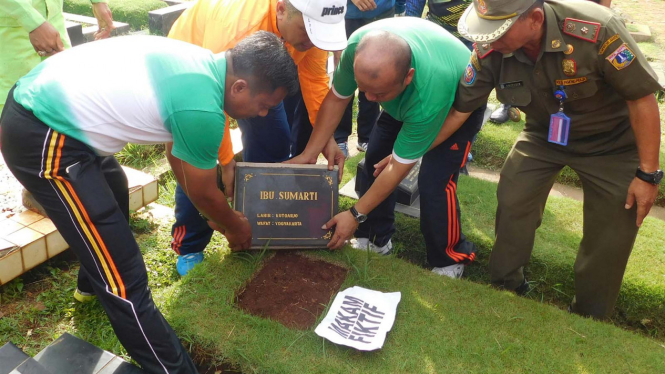 Makam fiktif.