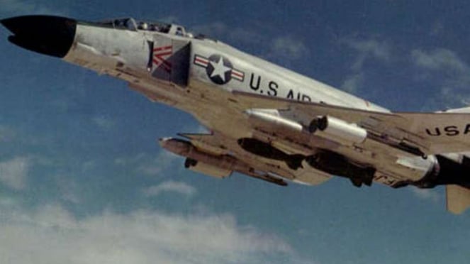 Jet temporal, F-4 Phantom.
