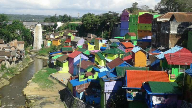 Kampung warna-warni di Malang, Jawa Timur, Sabtu, 23 Juli 2016