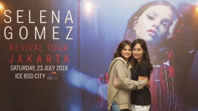 Selena Gomez dan Tatjana Saphira