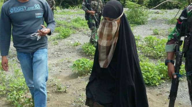 Jumiatun Muslim alias Umi Delima, istri kedua Santoso alias Abu Wardah ditangkap