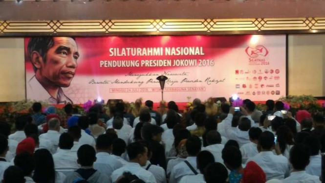 Relawan Jokowi gelar silatnas di Senayan, Jakarta, Minggu, 24 Juli 2016.