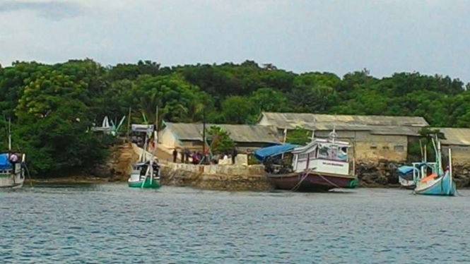 Pulau Gili Iyang, Madura.