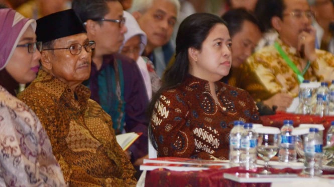 Presiden Ketiga B. J. Habibie dan Menteri Koordinator Bidang Pembangunan Manusia dan Kebudayaan Puan Maharani menghadiri Kongres Teknologi Nasional 2016 di gedung BPPT