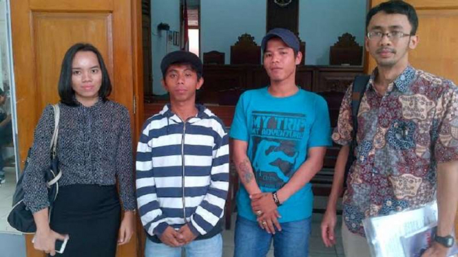 Andro Supriyanto dan Nurdin Priyanto didampingi pengacara, Senin 25 Juli 2016.