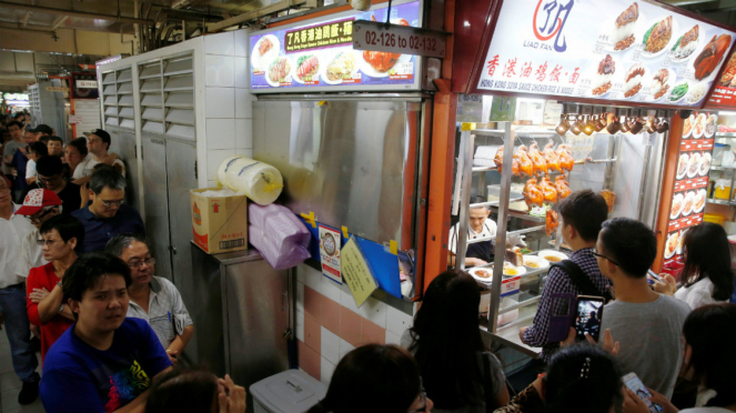 Kios makan milik Chan Hong Meng di Singapura.