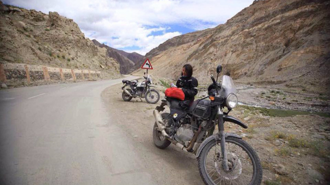 Dian Tami Kosasih saat menjelajahi Himalaya.