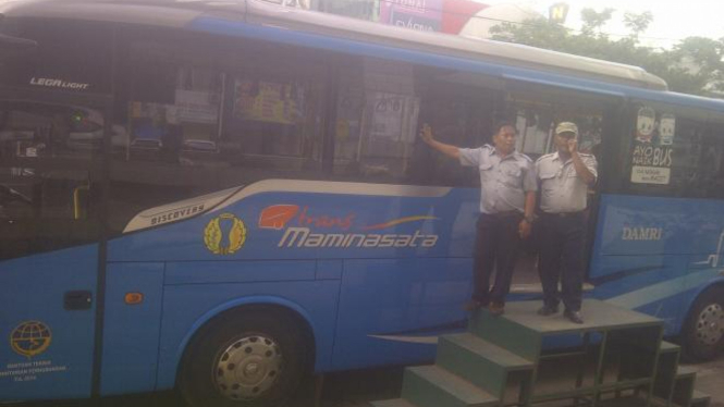BRT Mamminasata tak memiliki halte yang layak di depan Mall Panakukang Makassar. (Dok Pribadi)