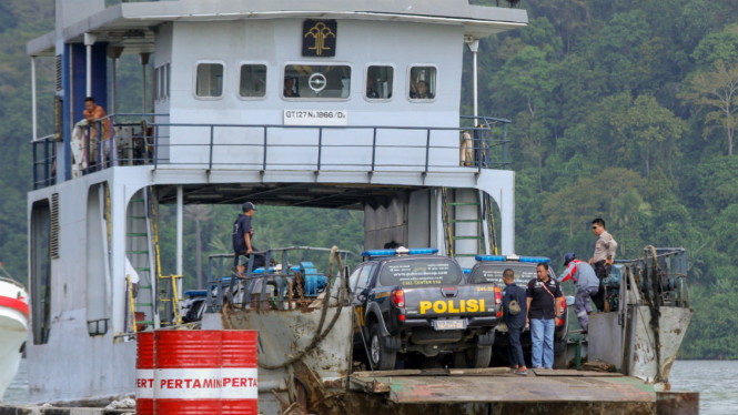 Kapal di Dermaga Penyeberangan Wijayapura, Cilacap, Jateng. (Foto ilustrasi).
