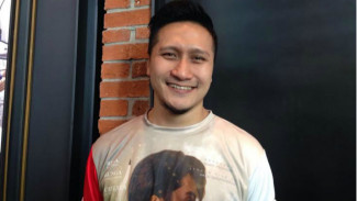 Arie Untung dan Ernest Prakasa Ribut di Sosmed Gara-gara Demo Malaysia