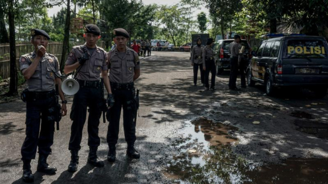 Sterilisasi di Cilacap, Jawa Tengah.