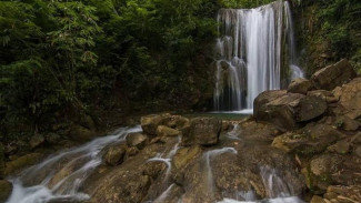Menikmati Keindahan Air terjun Grojogan Sewu di Kulon Progo