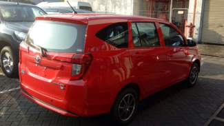 Toyota Calya Warna Merah Tertangkap Kamera