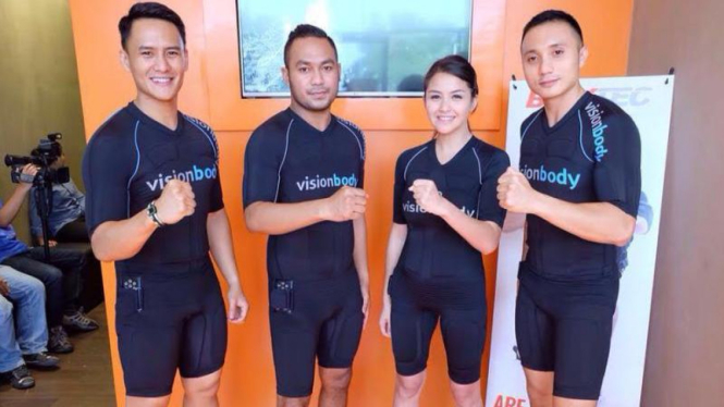 Choky Sitohang dan Revalina di Grand Opening Bodytec Alam Sutra