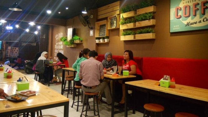 Suasana di Warung Kopdar