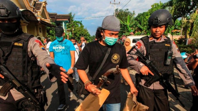 Tim Densus 88 usai menggeledah terduga teroris di Sukoharjo beberapa waktu lalu. 