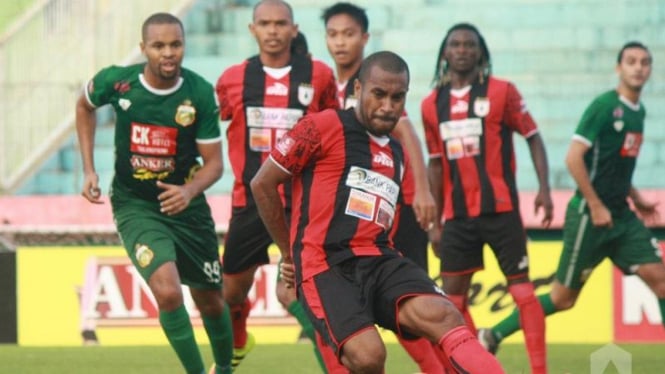 Duel Bhayangkara Surabaya United vs Persipura Jayapura