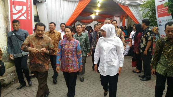 Menteri BUMN Rini Soemarno dan Mensos Khofifah Indar Parwansa