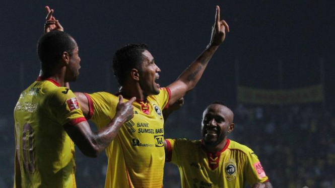 Penyerang Sriwijaya FC, Alberto Goncalves, usai cetak gol